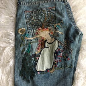 💕True Religion Bobby Embroidered Jean